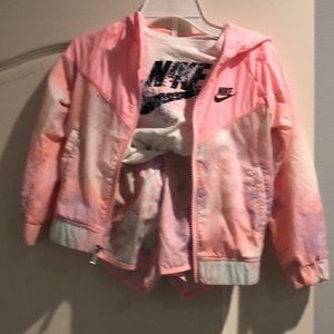 Nike sweat suit and T-shirt size 5 girls short set